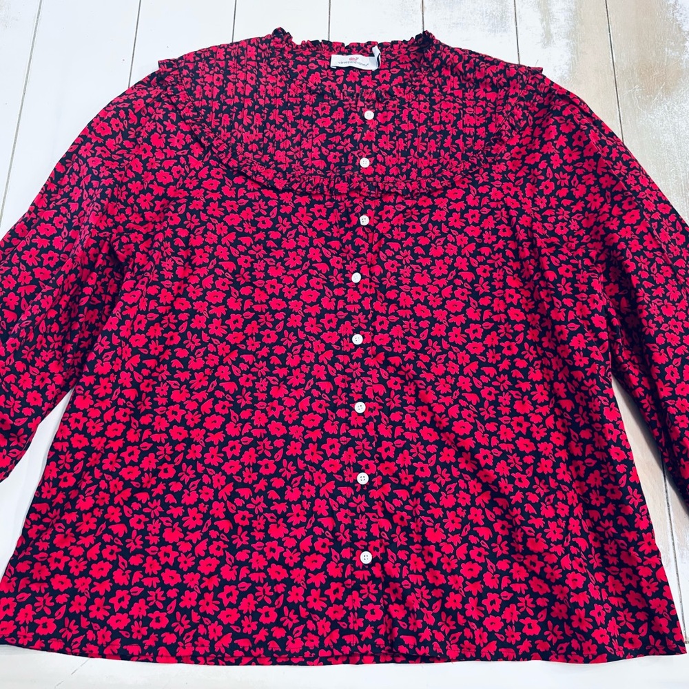 Vineyard Vines Wildflower pleated blouse